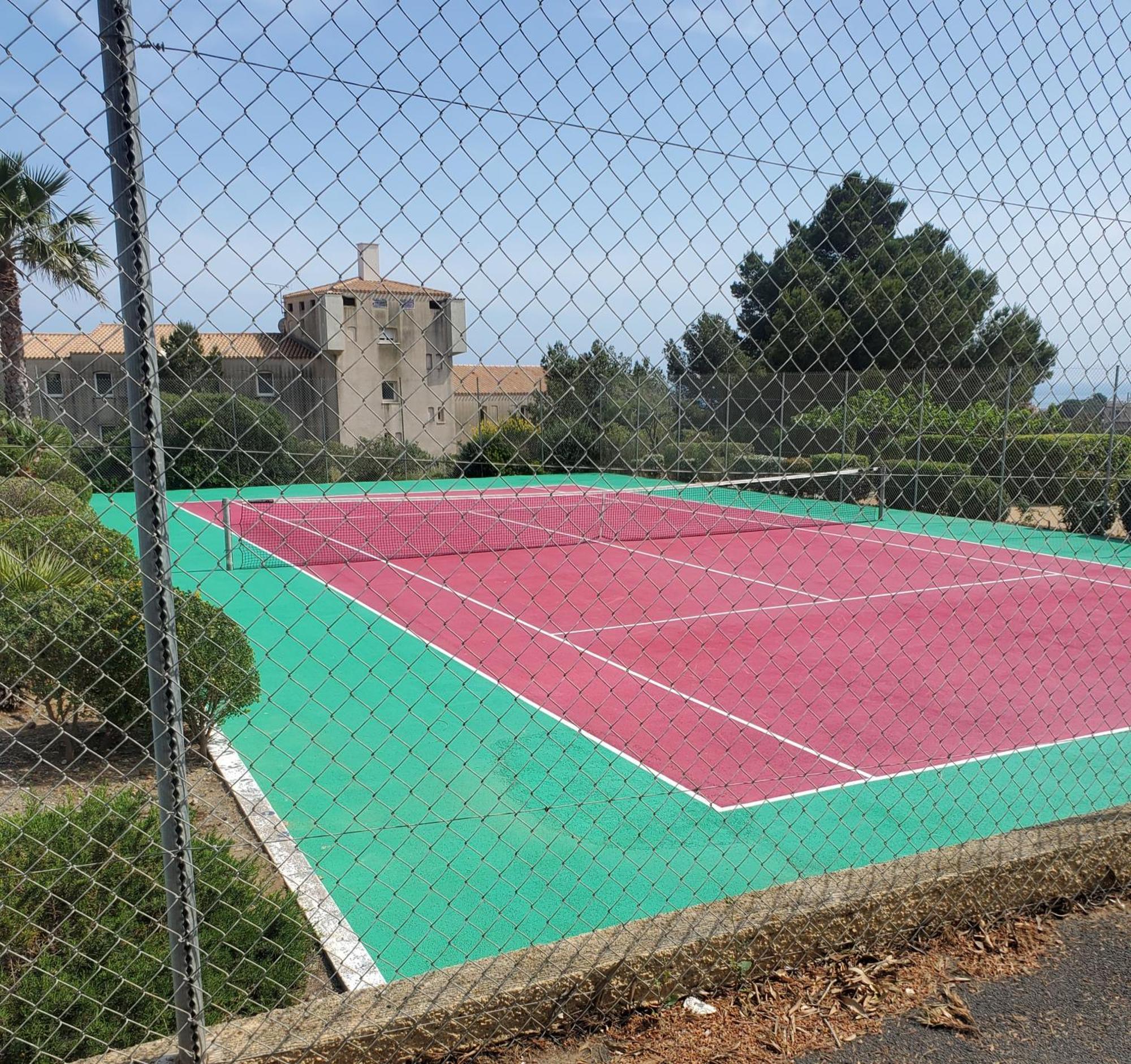 Appt 2 Ou 4 Personnes Avec Piscine, Tennis Et Parking Prive Fleury  Luaran gambar